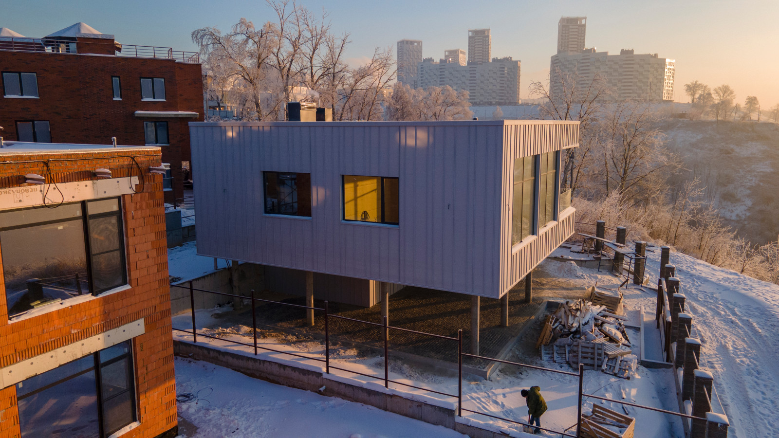 Современный дом над Окой,  в г. Нижнем Новгороде