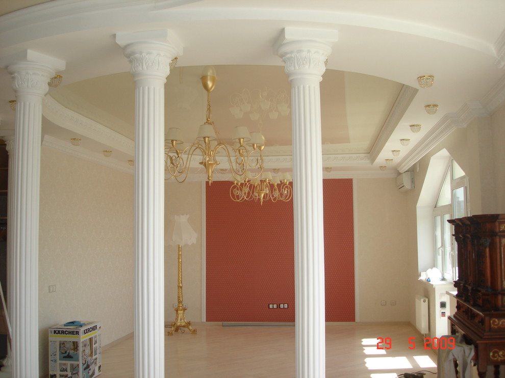 Современный стиль с элементами классики.