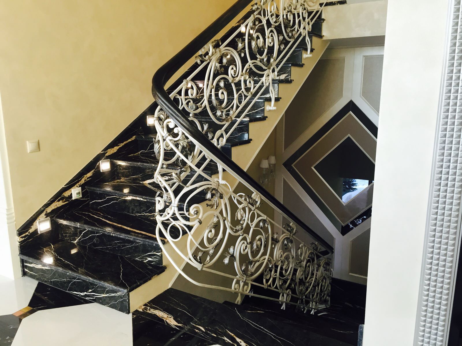 Лестницы из натурального камня