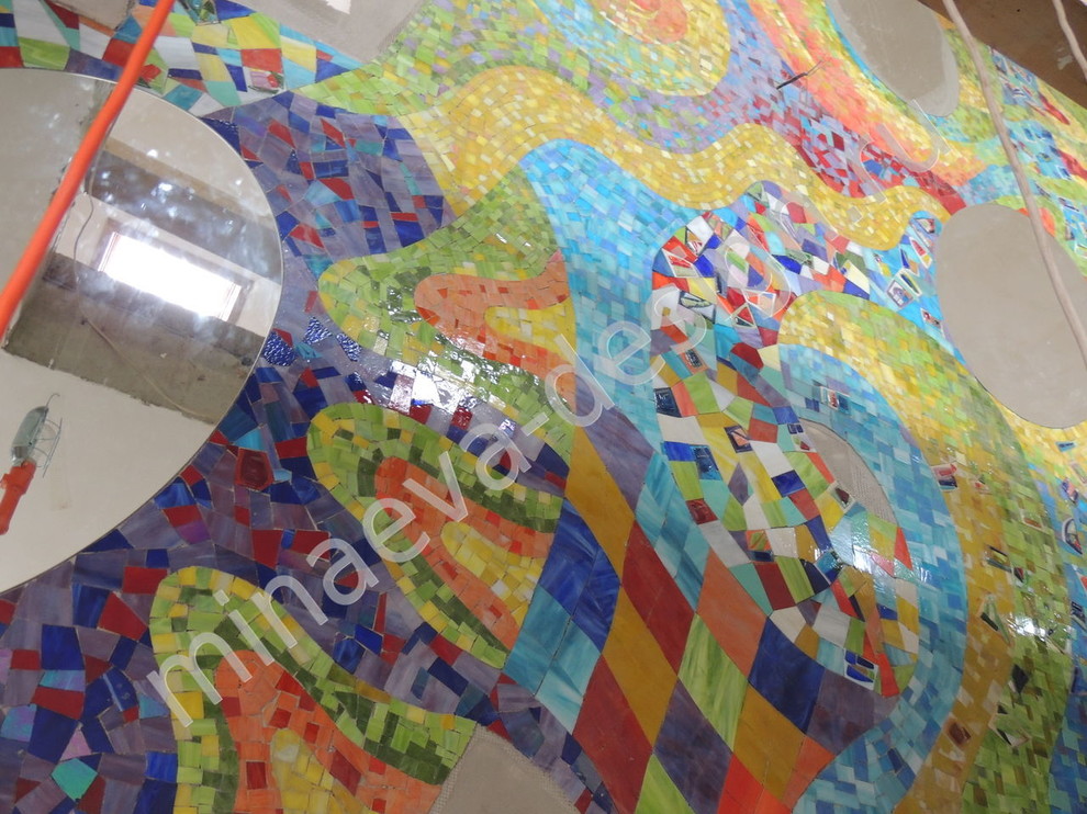 Ручная мозаика в стиле Гауди (25 кв.м), лестничный пролет