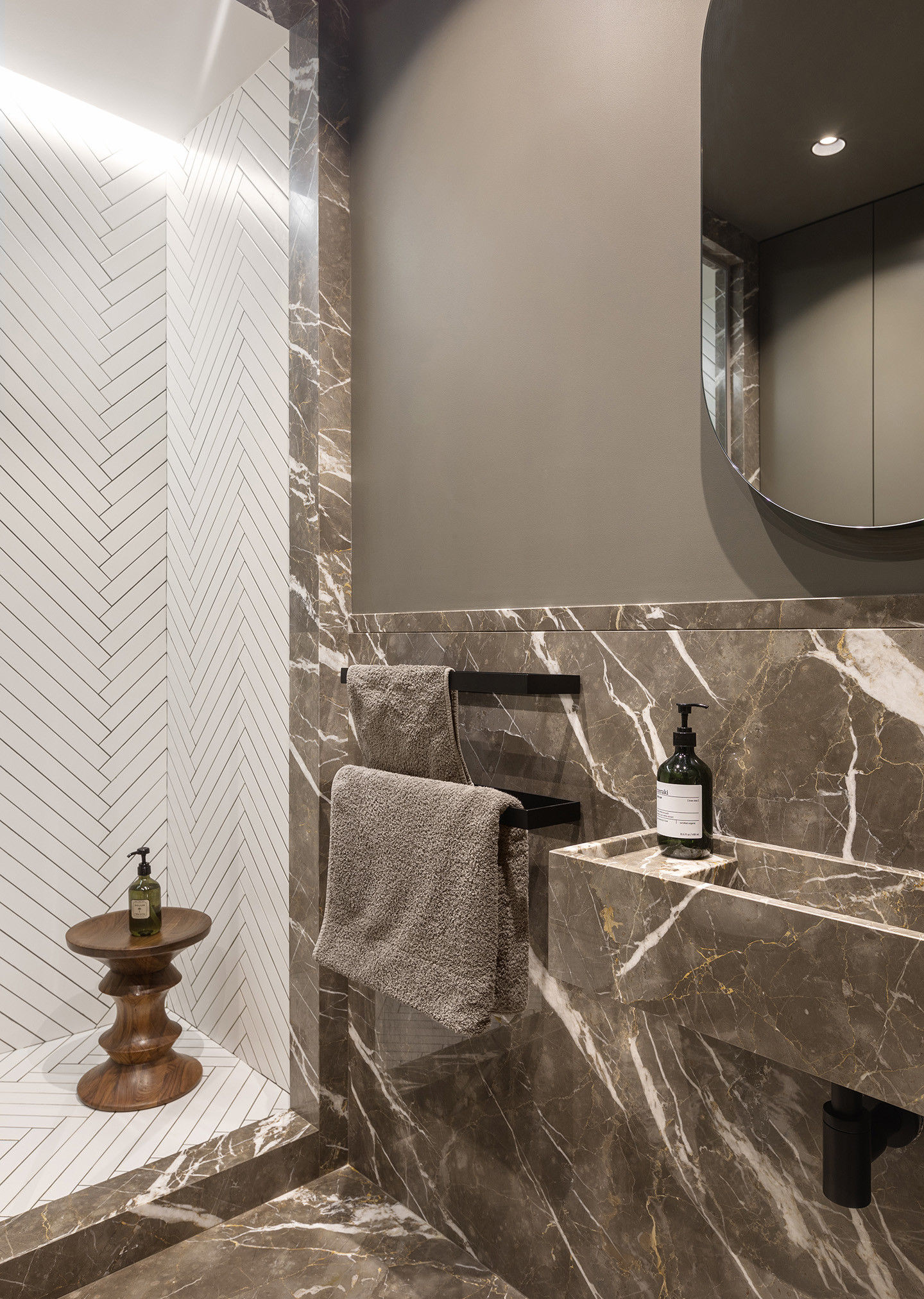 Houzz тур: Минимализм, неоклассика и редкие сорта камня