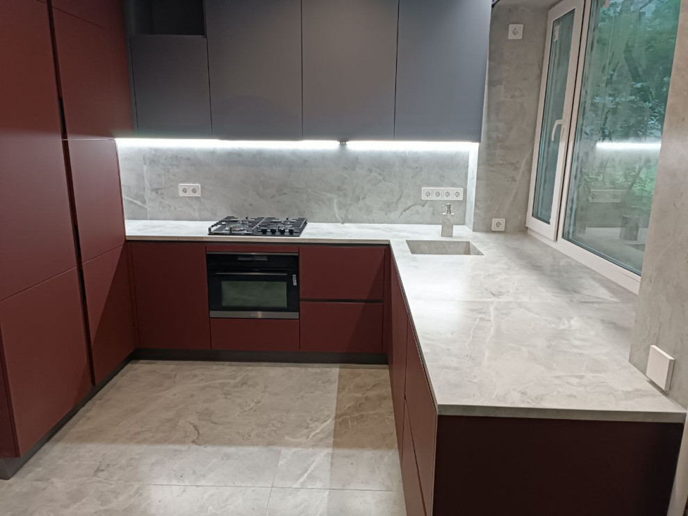 Обложка проекта: Кухня со столешницей из керамогранита и интегрированной мойкой