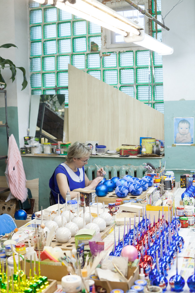 Портрет: Российские новогодние игрушки от фабрики «Елочка»