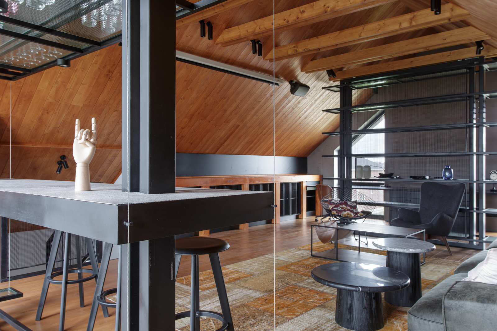 Обложка проекта: Мансарда с сетчатым баром для ТВ-программы "Дачный ответ"