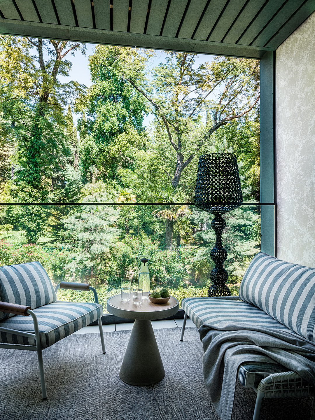 Двухкомнатные апартаменты в премиальном комплексе в Сочи