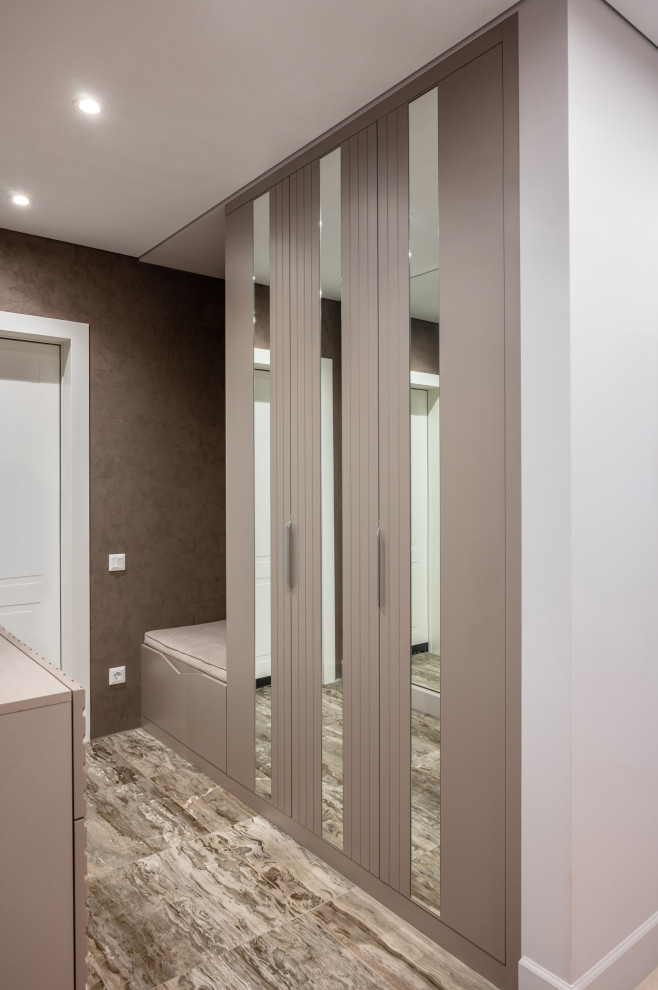 Шкаф с интегрированными зеркалами