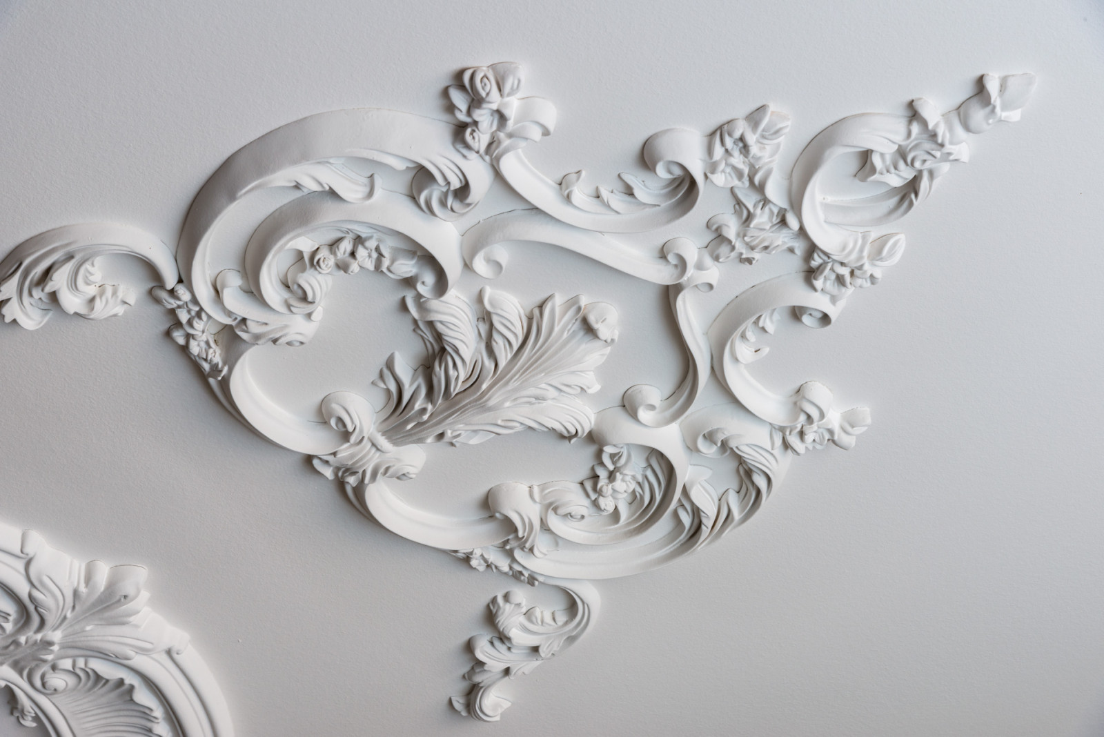 Лепнина на потолке в интерьере