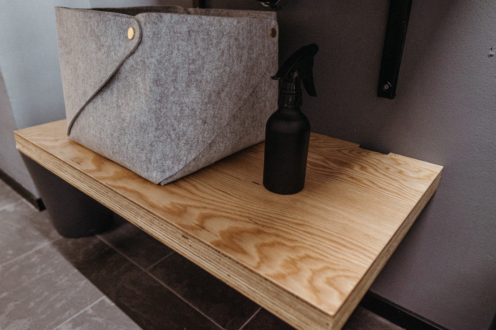 Открытая полка в сан. узел