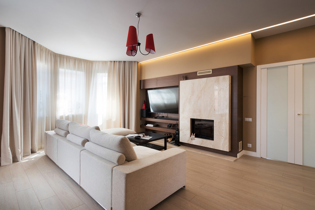 Яркий дом в пригороде