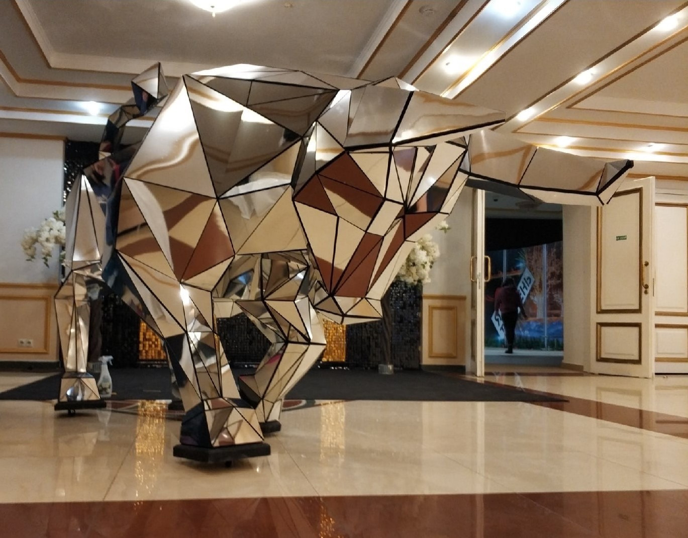 Обложка проекта: Полигональная статуя "Бык"