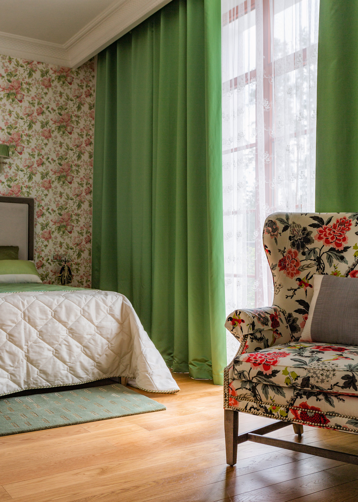 Шторы в комнату для молодой девушки