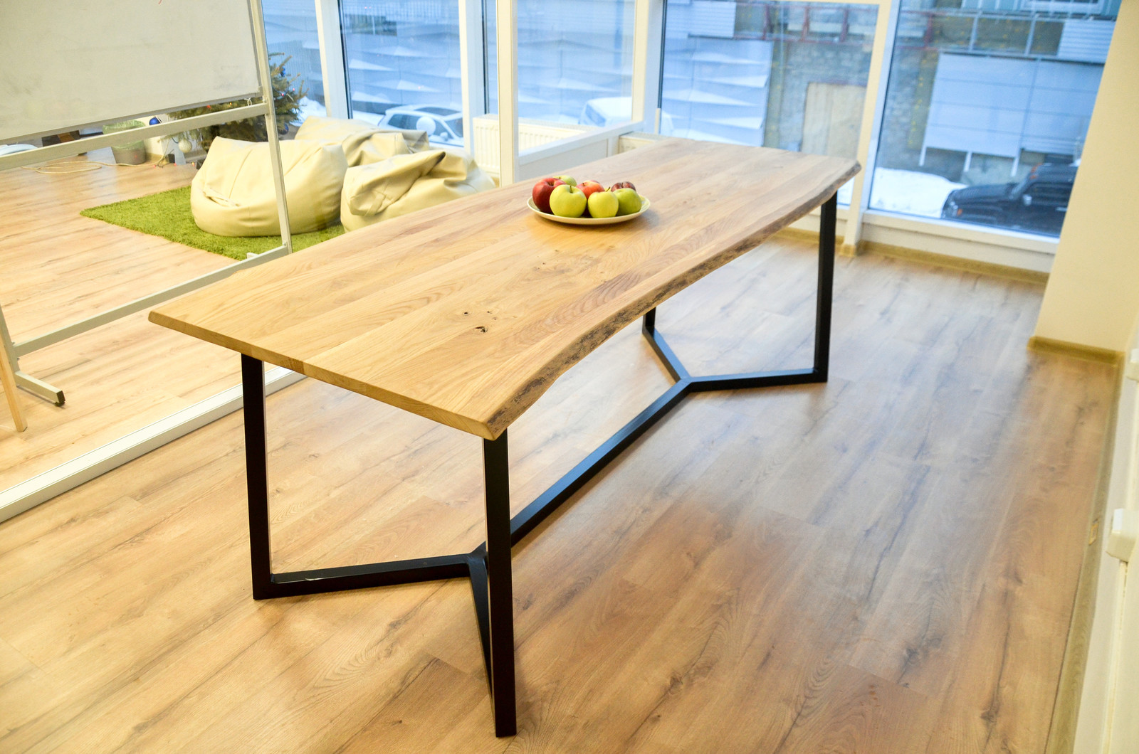 Стол в переговорку из дуба