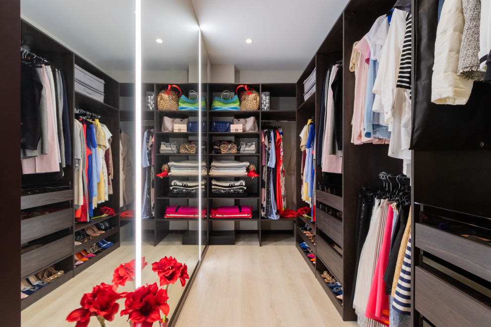 Гардеробная комната ЖК "Лиственный"