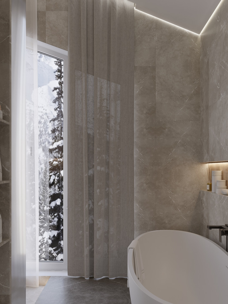 Отдельно стоящая ванная с большими окнами