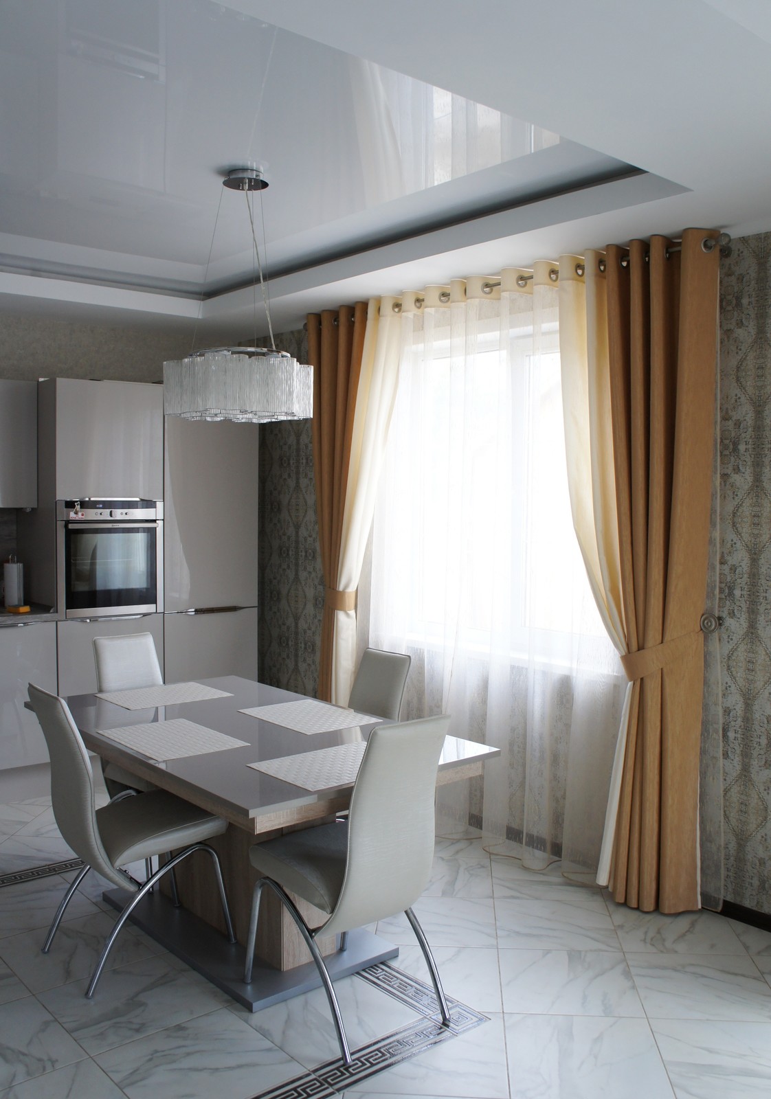 Шторы в стильный загородный дом.