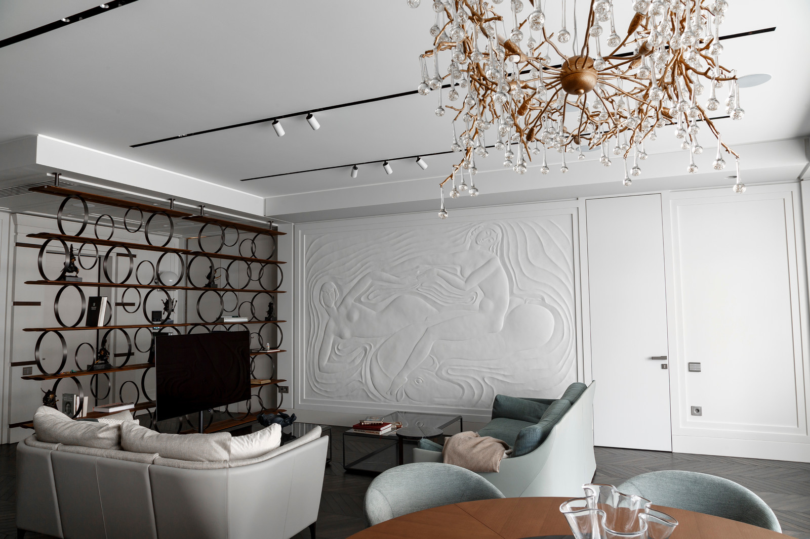 Барельеф на Козихинском