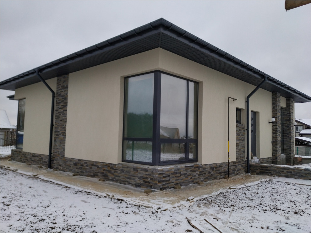 Небольшой одноэтажный дом из кирпича, утепление фасада пенопластом 150мм