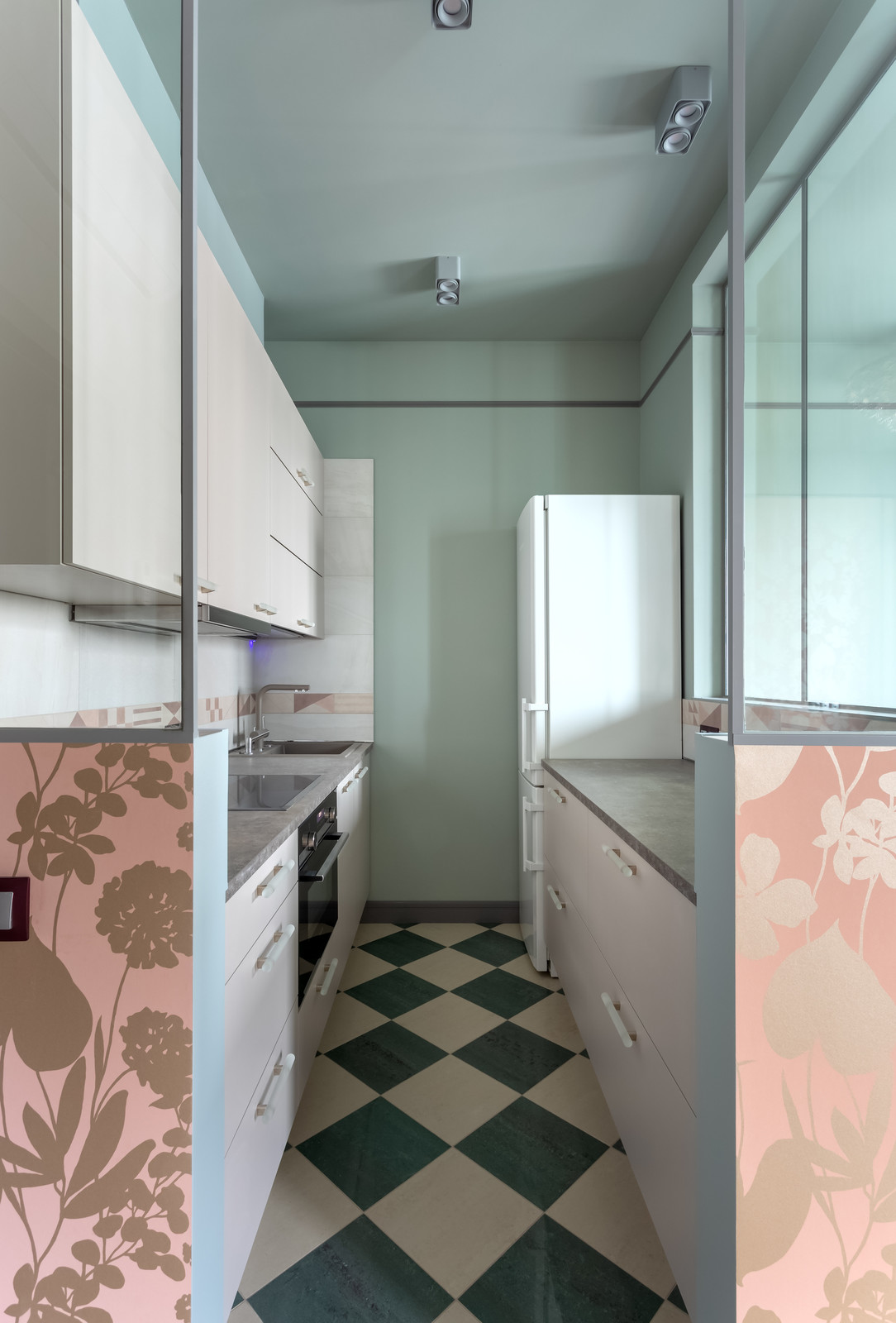 Кухня-аквариум для квартиры студии