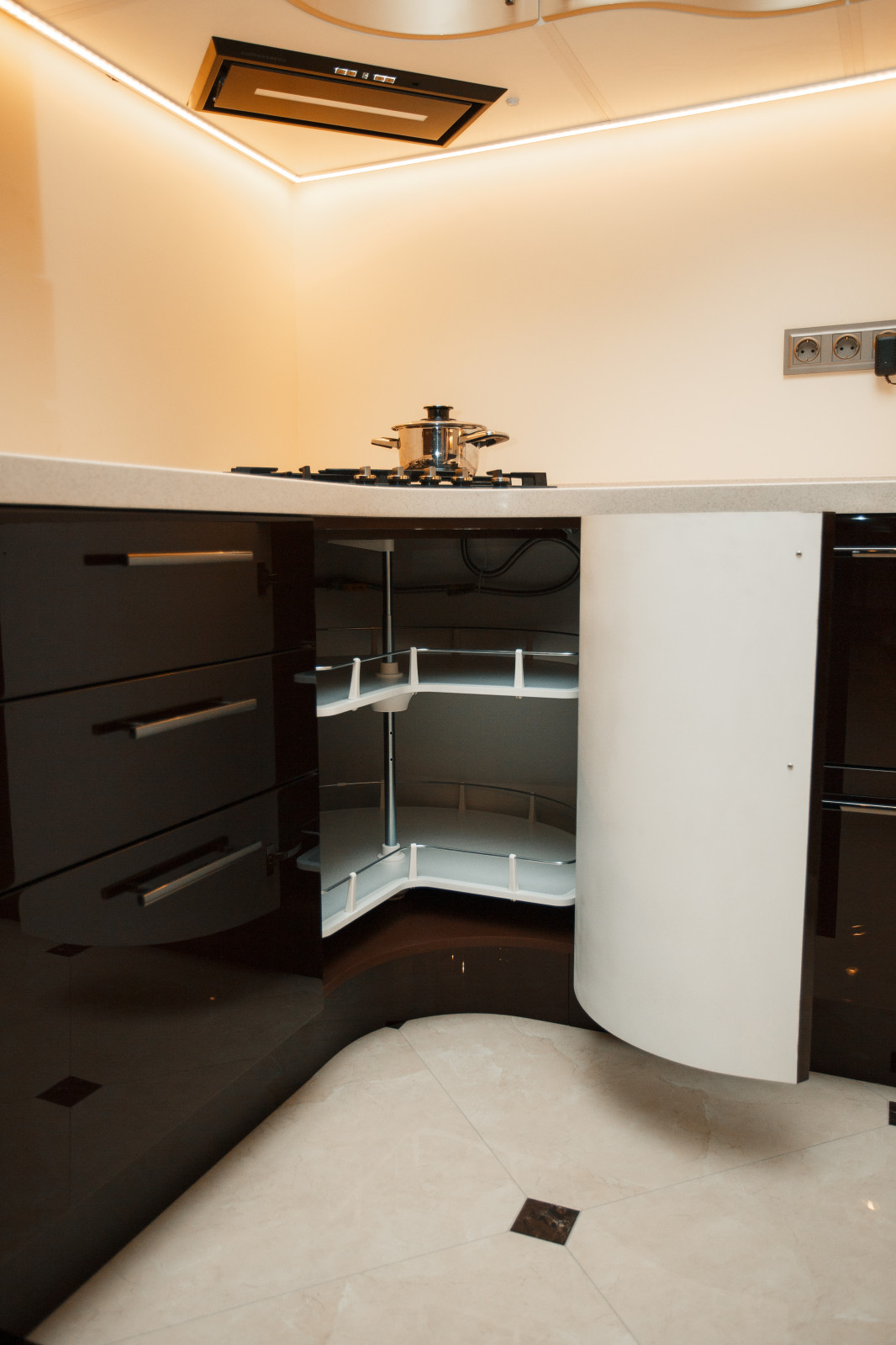 Радиусные фасады, супер-глянец