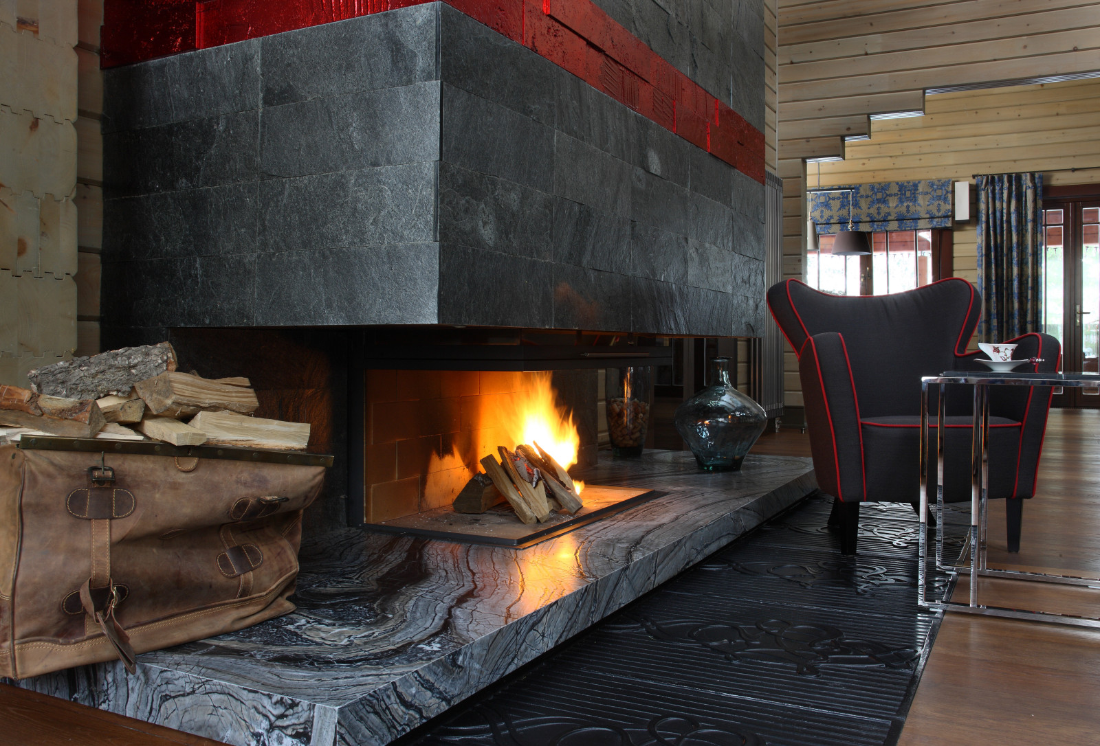 Красной Линией