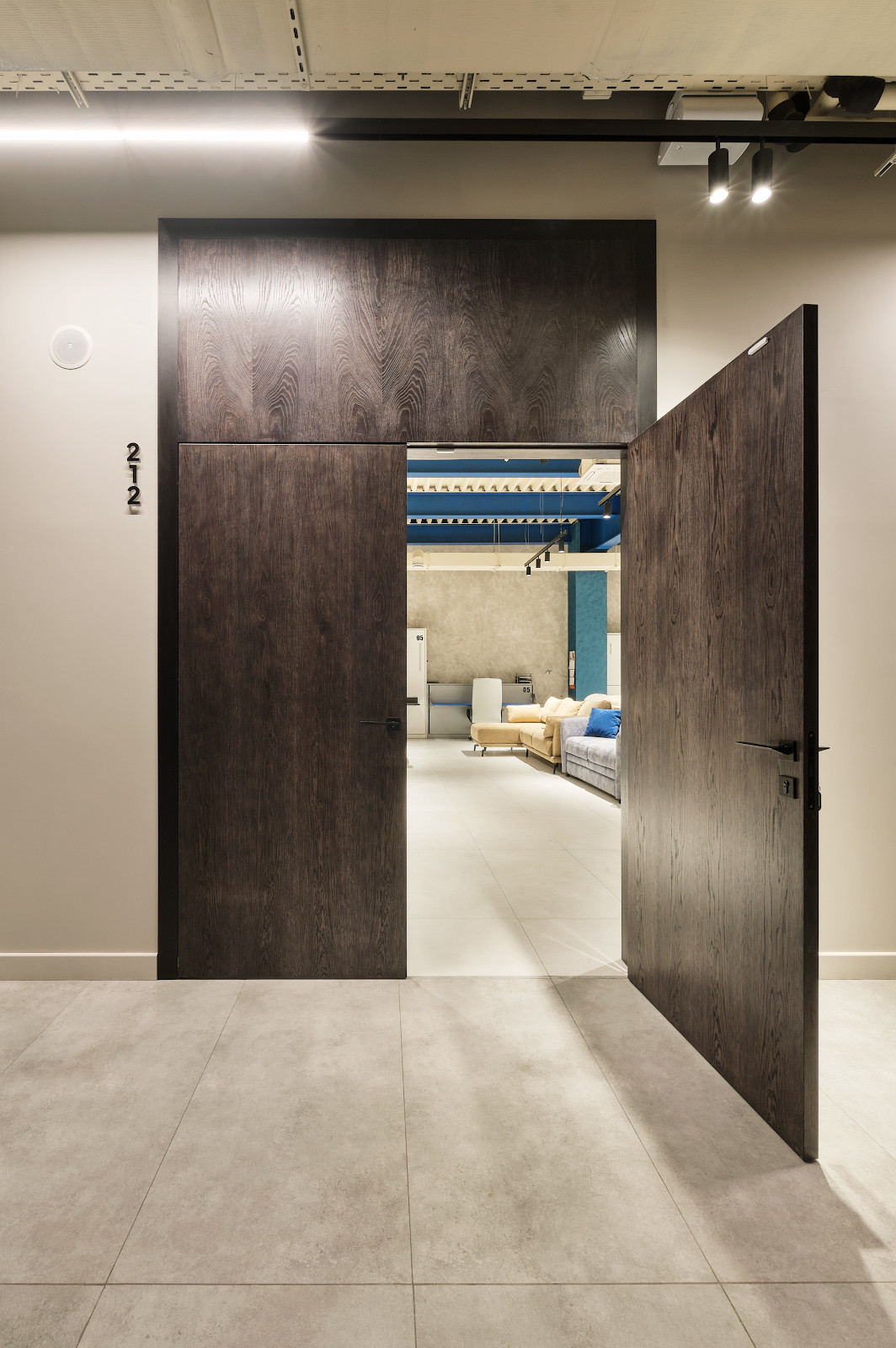 Высокие дубовые двери. 100% массив дуба.