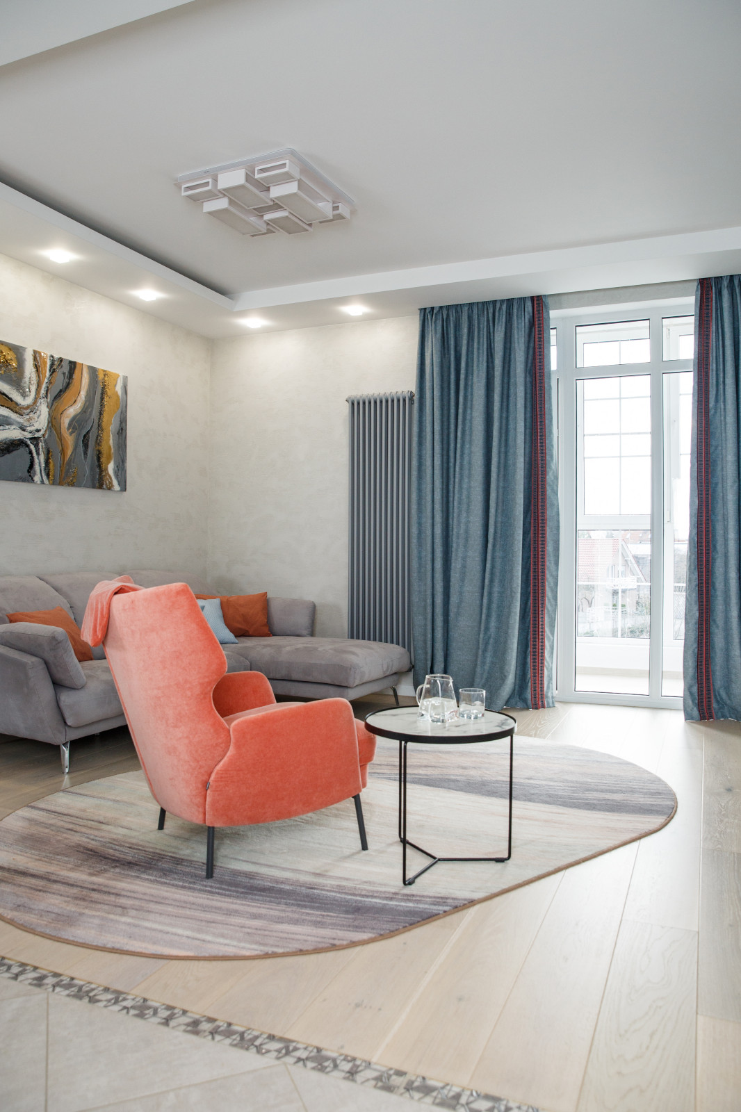 Двухэтажная квартира с мансардным потолком