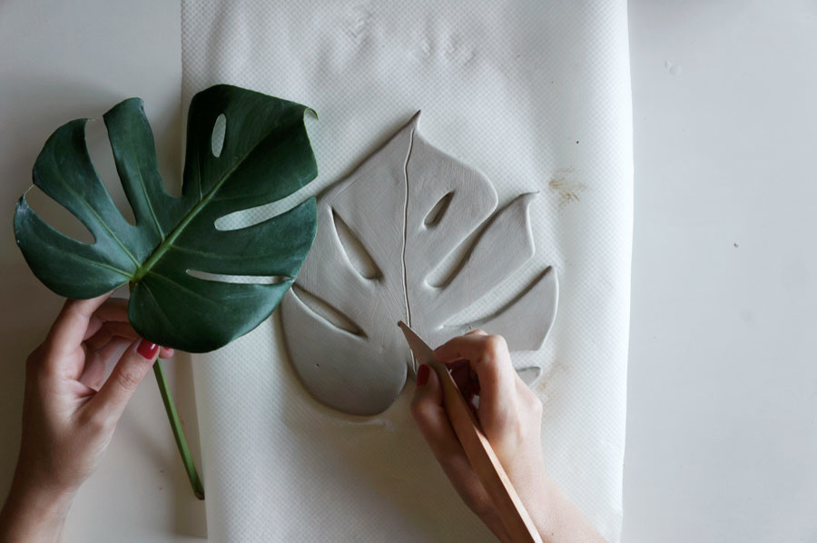 Своими руками: Тарелка в форме листа монстеры