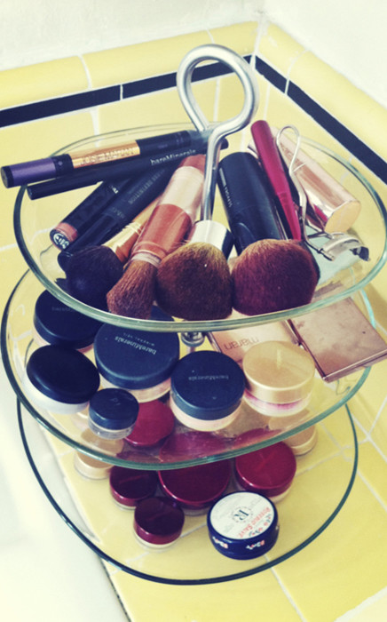 Женские секреты: Где и как хранить косметику дома