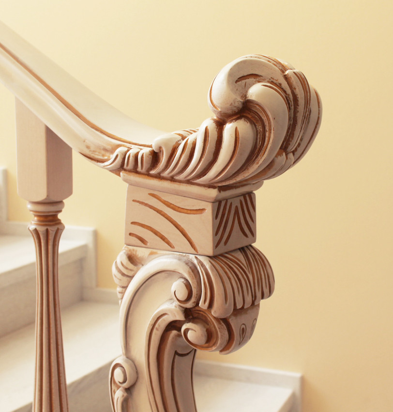 Лестница с классическими ограждениями