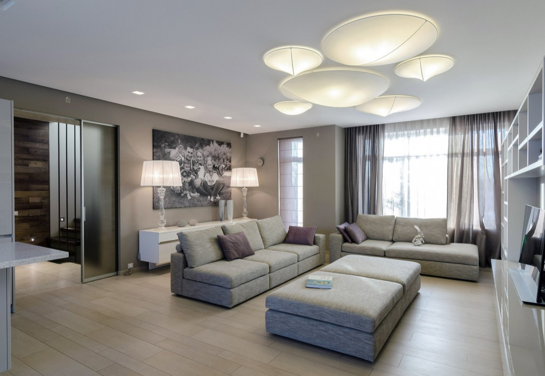 ВВЕРХ ПО ЛЕСТНИЦЕ