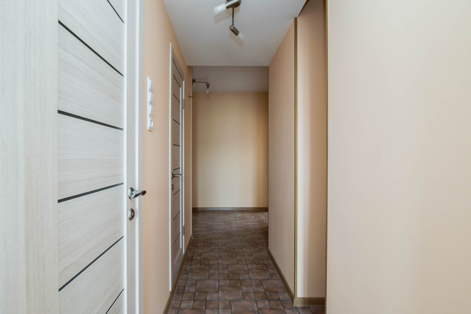 Ремонт прихожей в двухкомнатной квартире 1