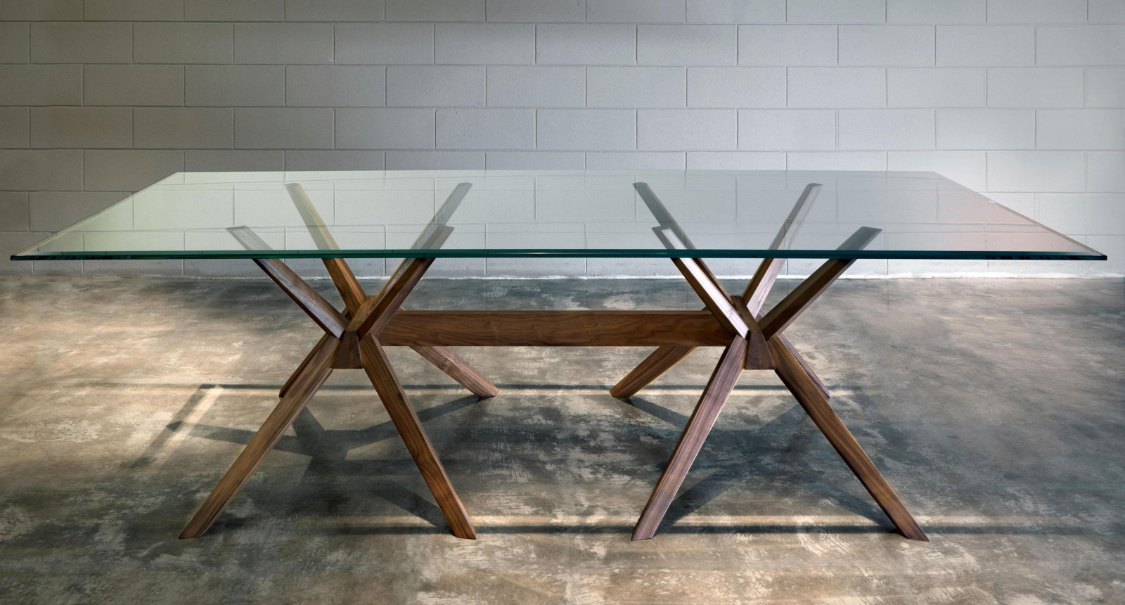 Обеденные и журнальные столы Анталл в современном стиле