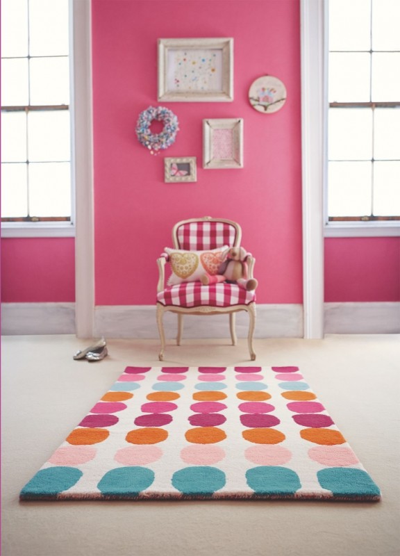 Фото ярких современных ковров в интерьере