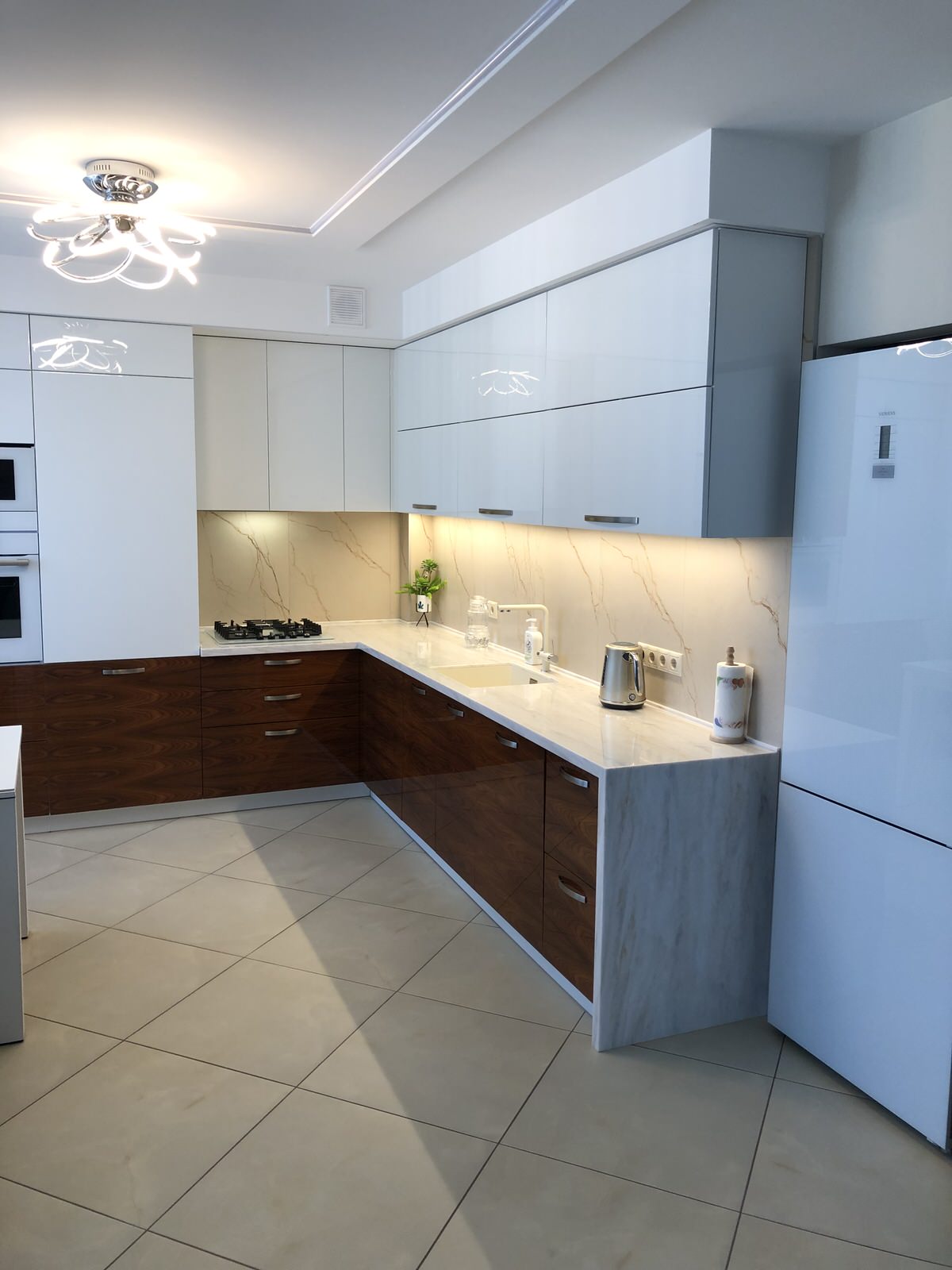 Обложка проекта: Современная кухня по ул. Леонова, 55