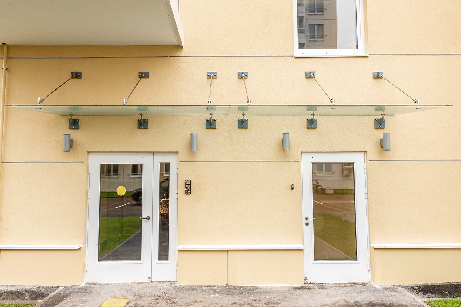 Обложка проекта: Стеклянные козырьки для ЖК "Новоорловский".