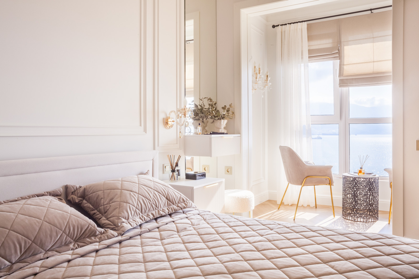 Светлая квартира на берегу моря