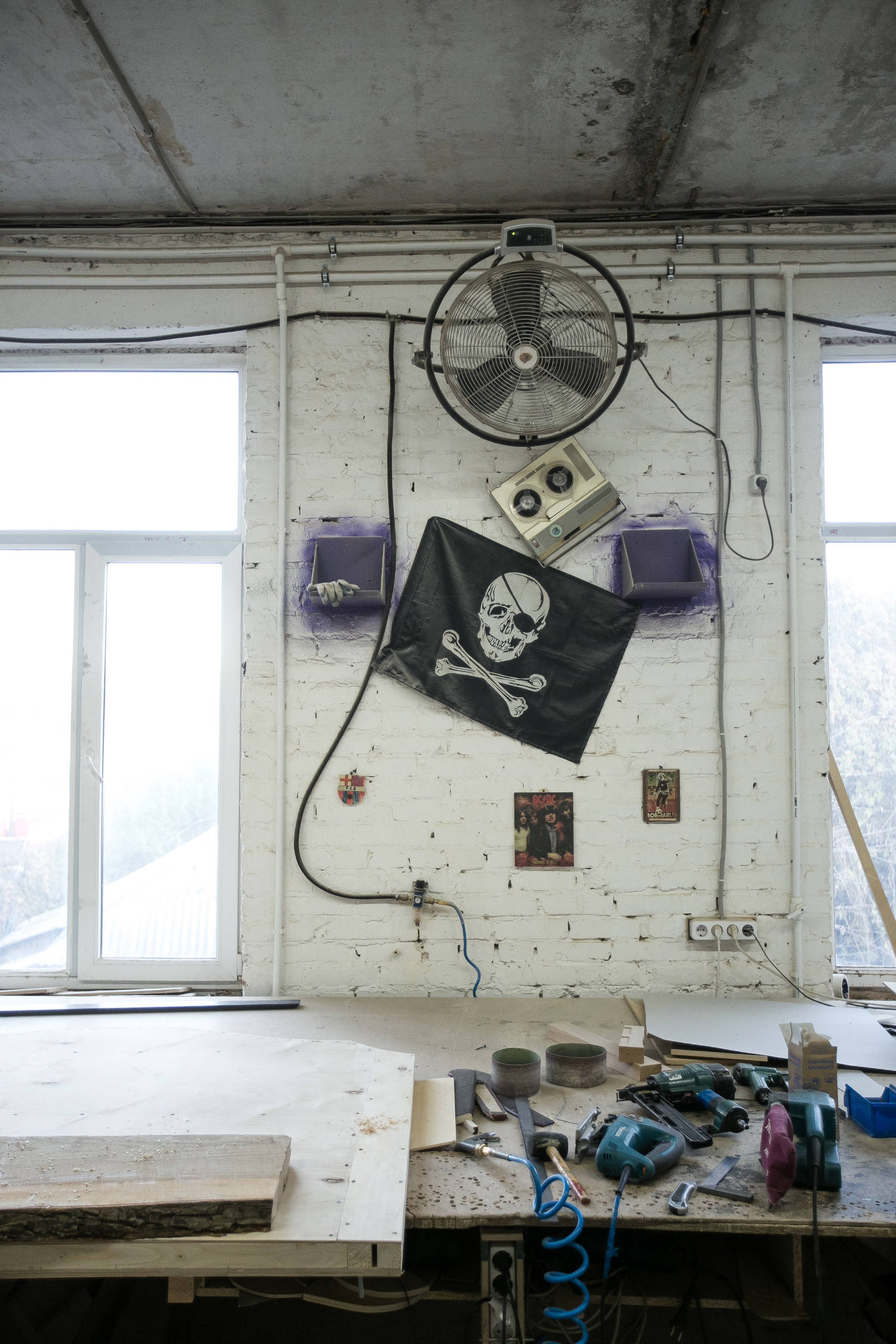 Портрет: Ростовская мастерская лофтовых дверей Doors Brothers