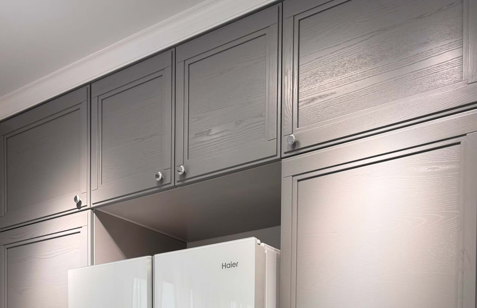 Кухня Фреда в цвете Грейхаун от дизайнера