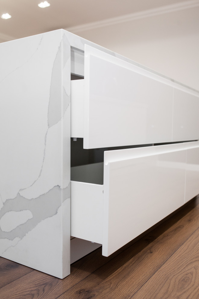 Светлая кухня в современном стиле