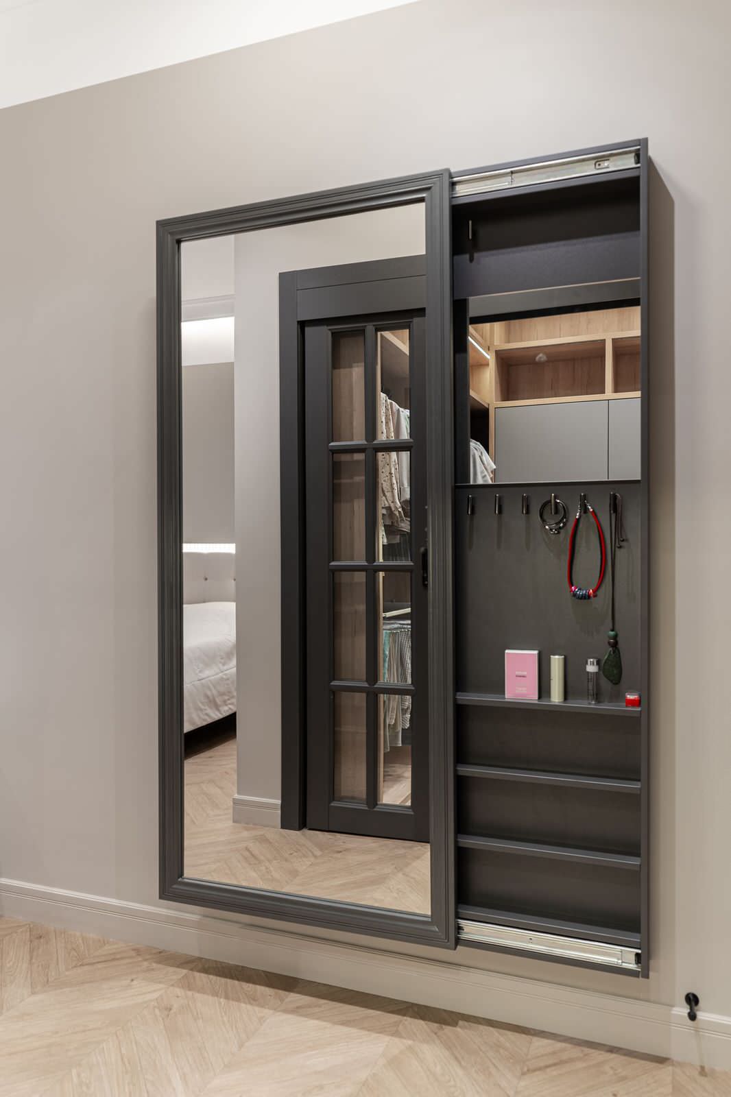 Зеркало с закрытым местом хранения