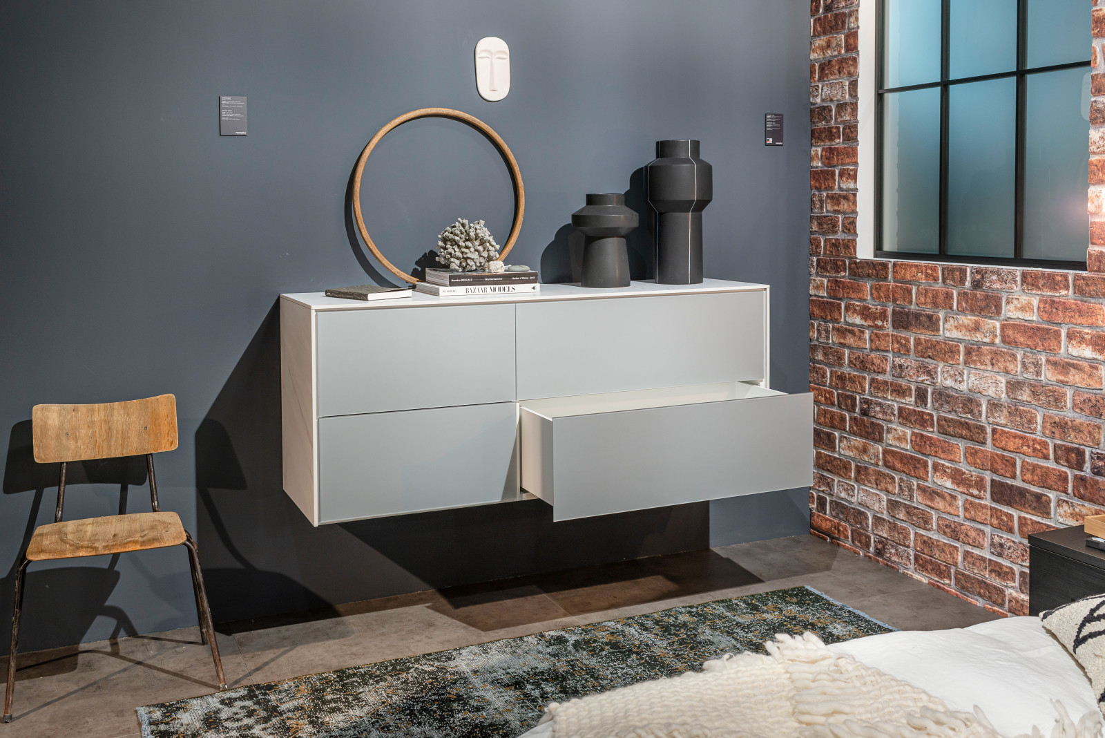 Серый комод raumplus с выставки IMM Cologne 2020