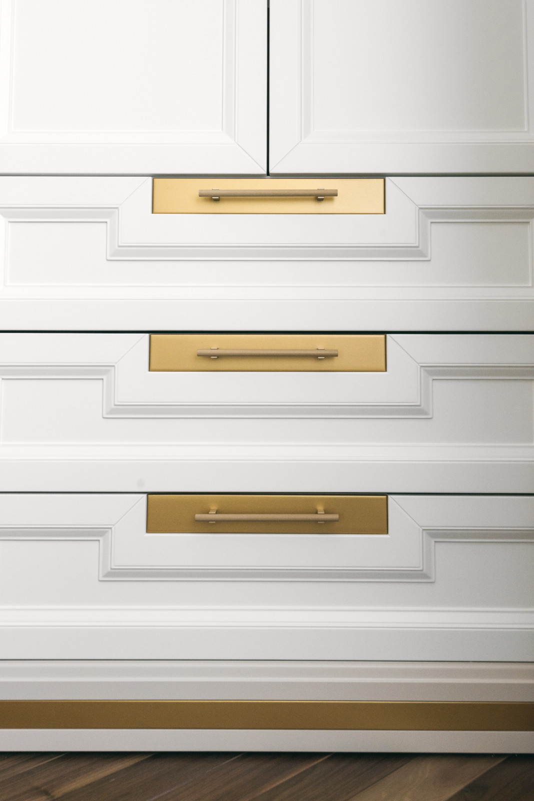 Гардеробная комната с элементами Латуни