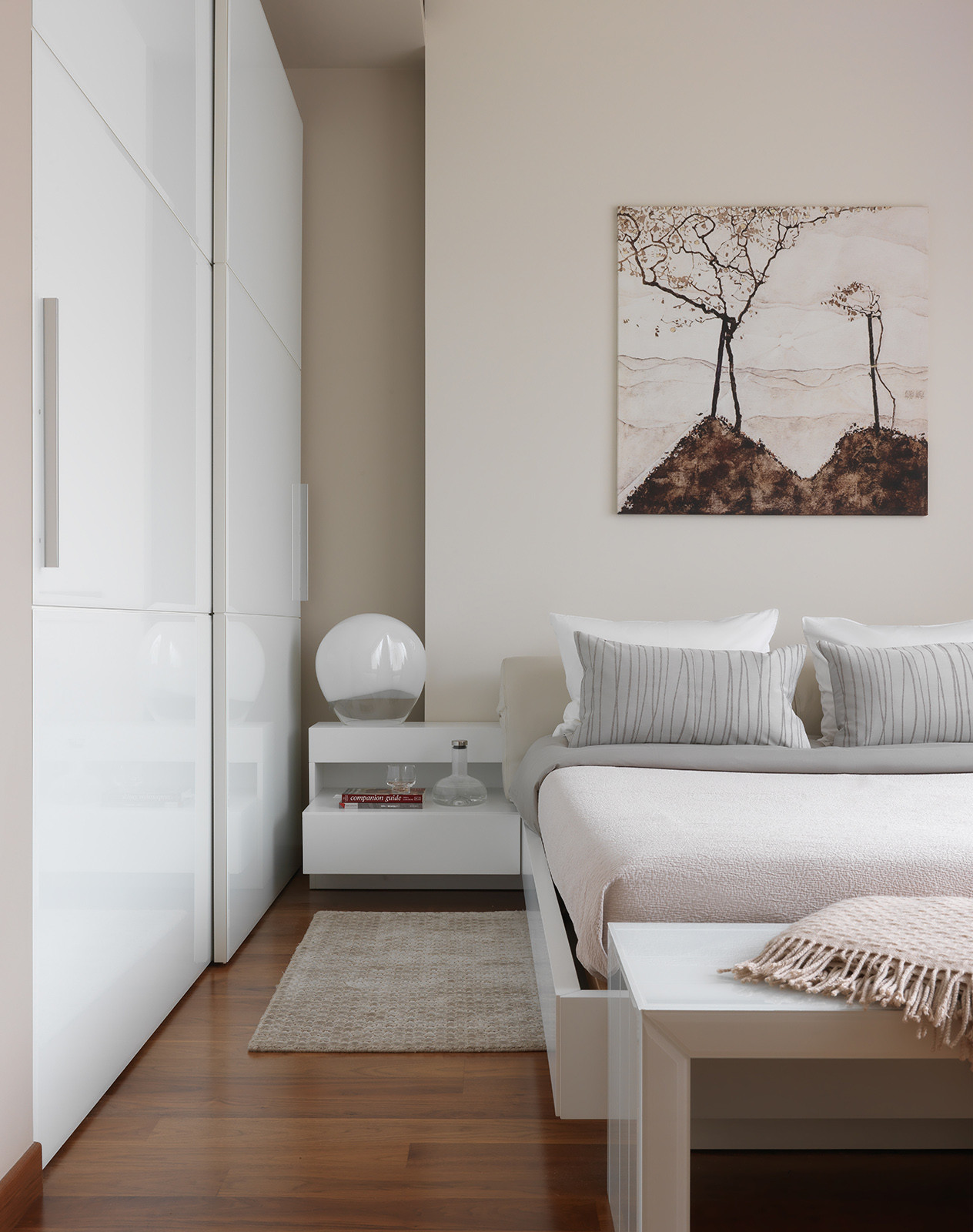 Белая квартира на Патриарших