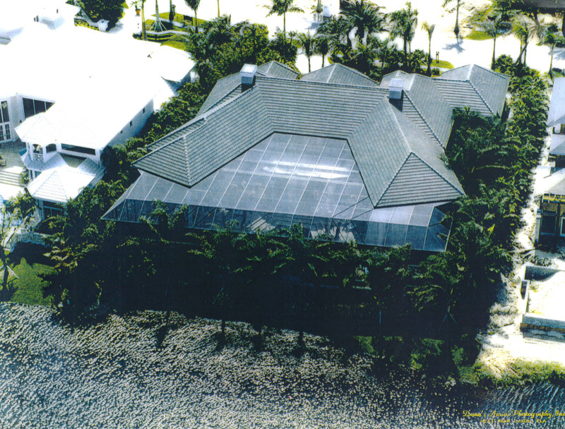 Вольер с навесом из поикарбоната для бассейна и патио