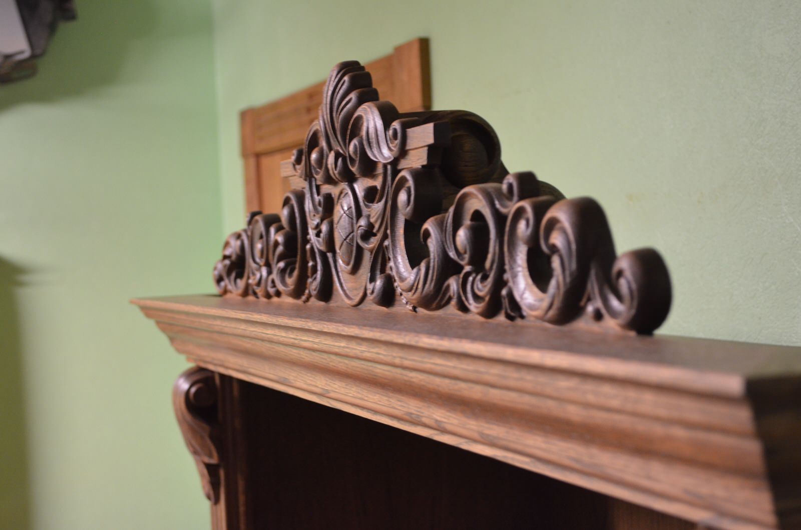 Книжный шкаф