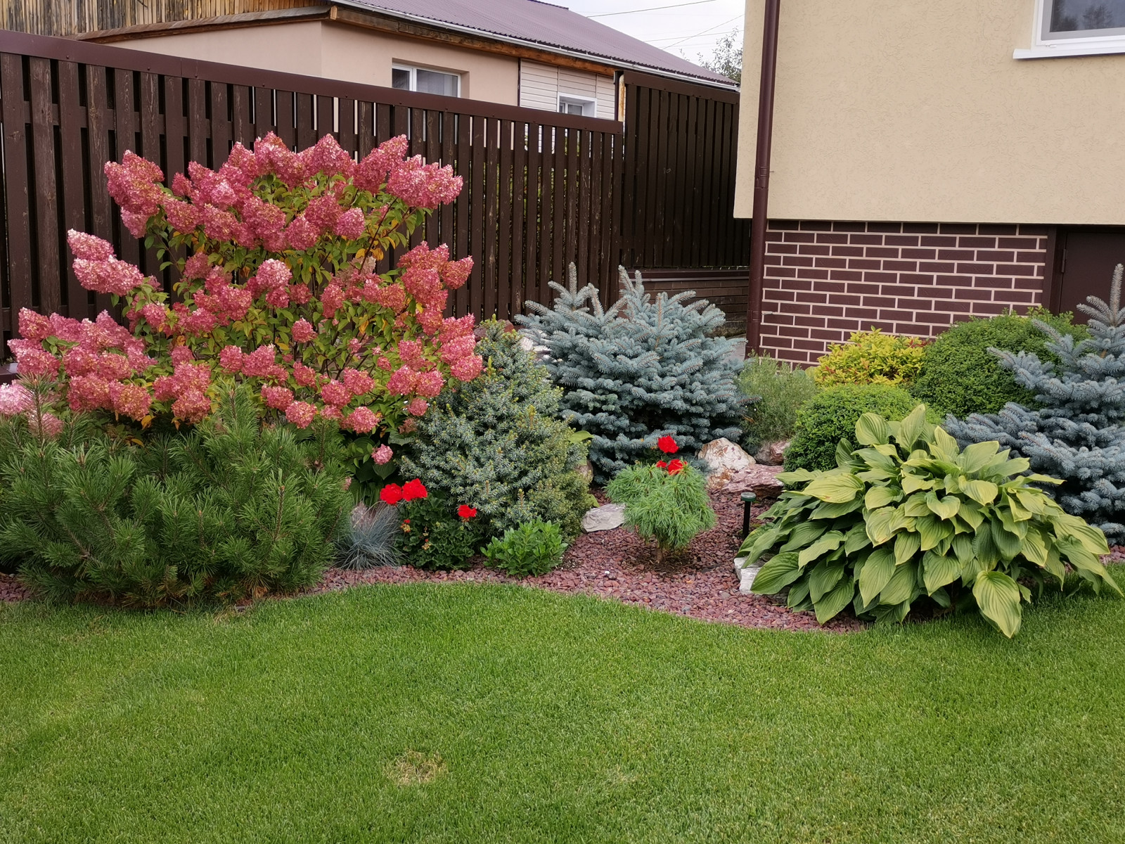 Нагорный - минималистичный сад