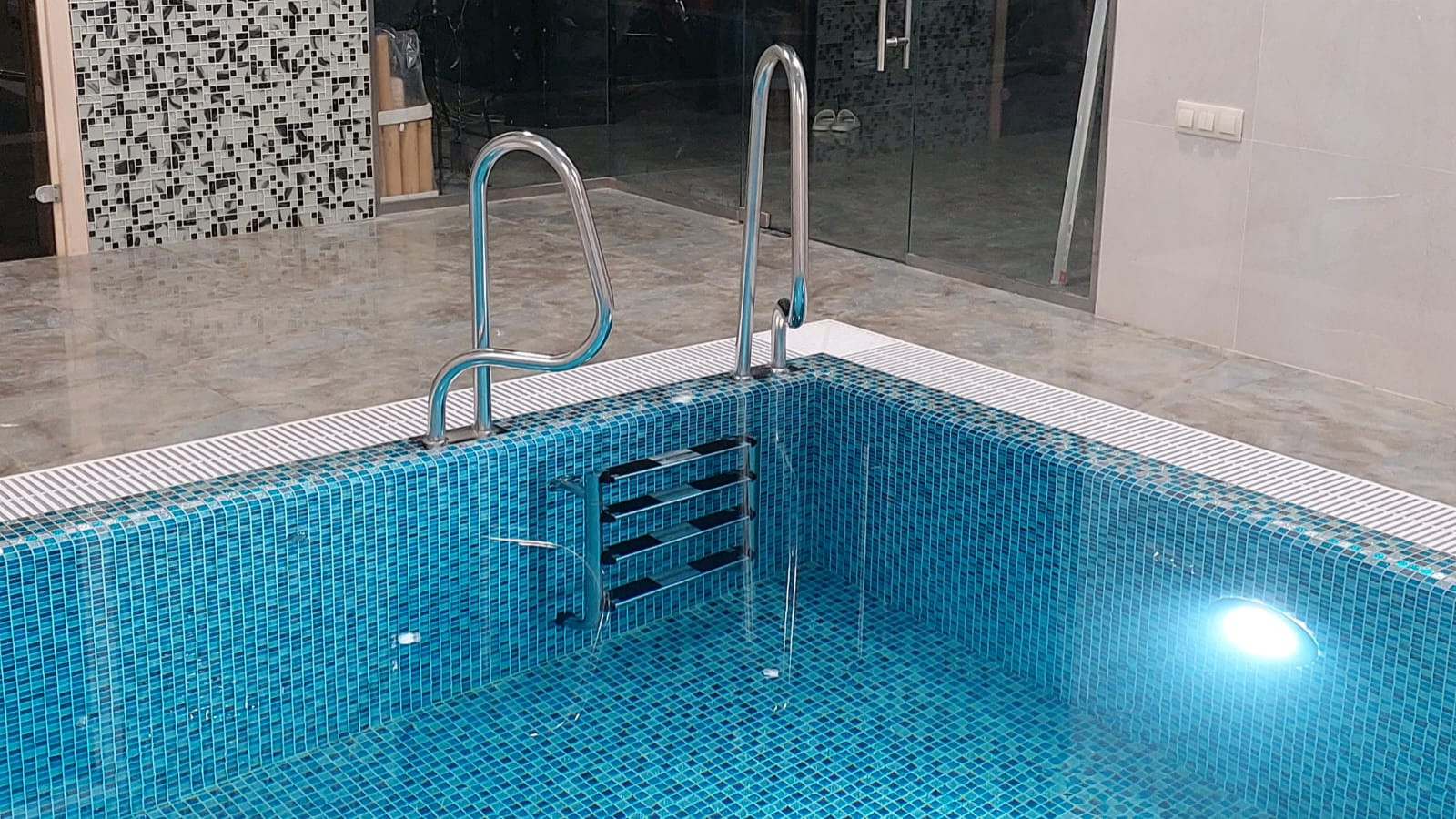 Премиум бассейн в частном доме