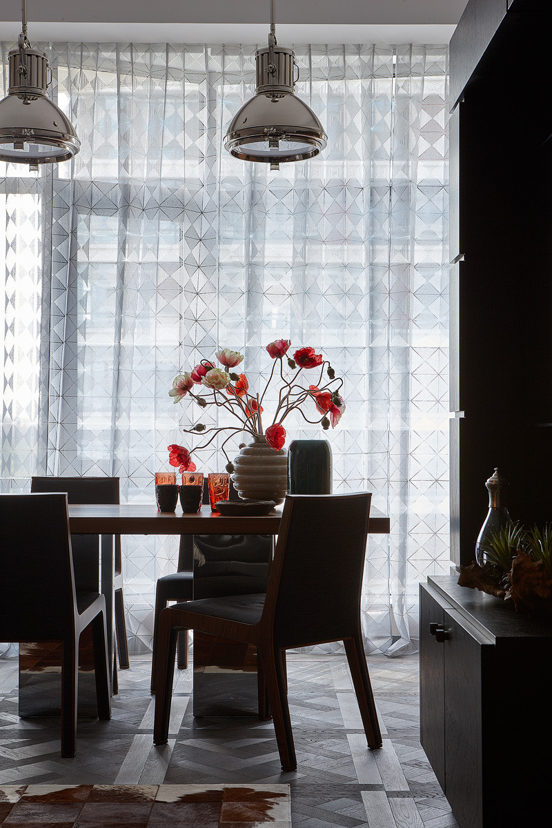 Вид на обеденную зону из гостиной