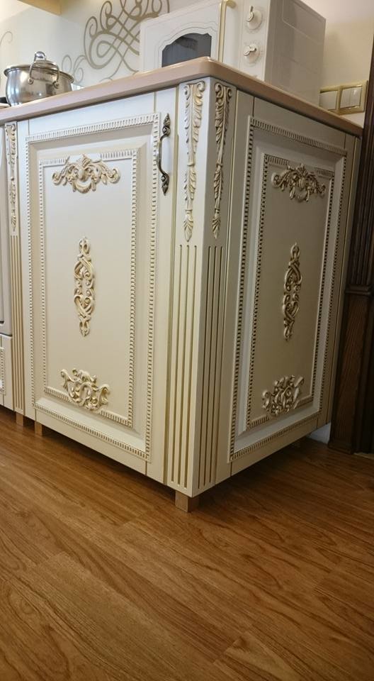 Обеденный стол-остров на кухню