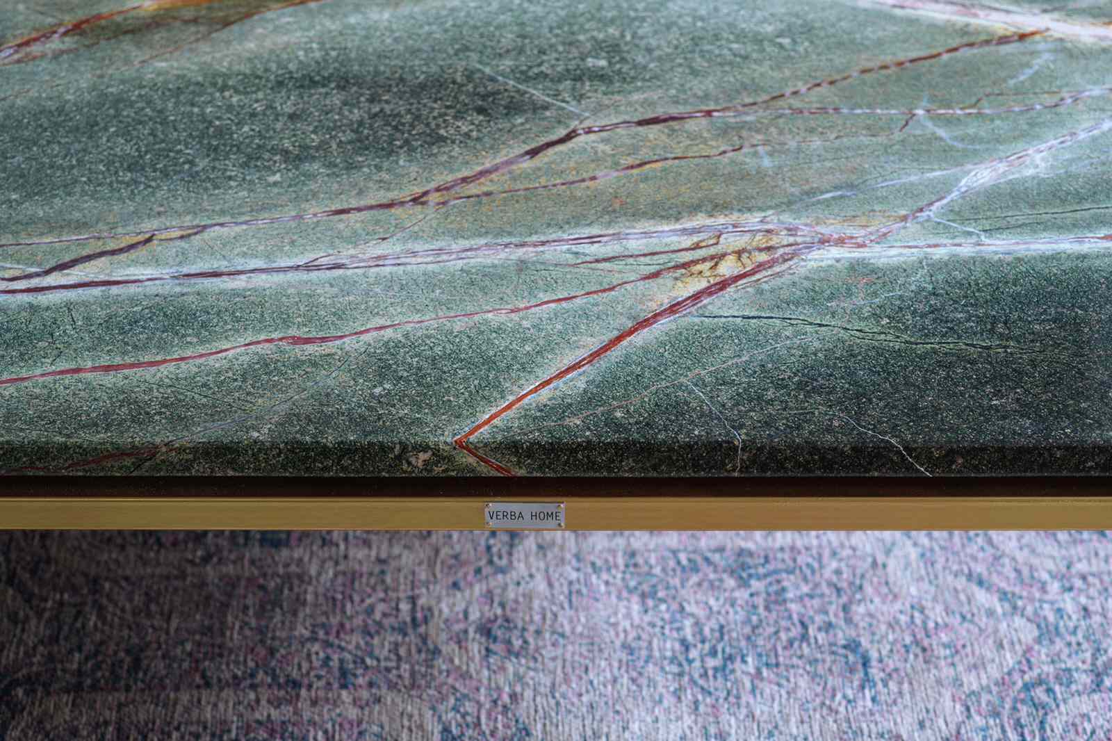 Изготовление на заказ столов и консолей